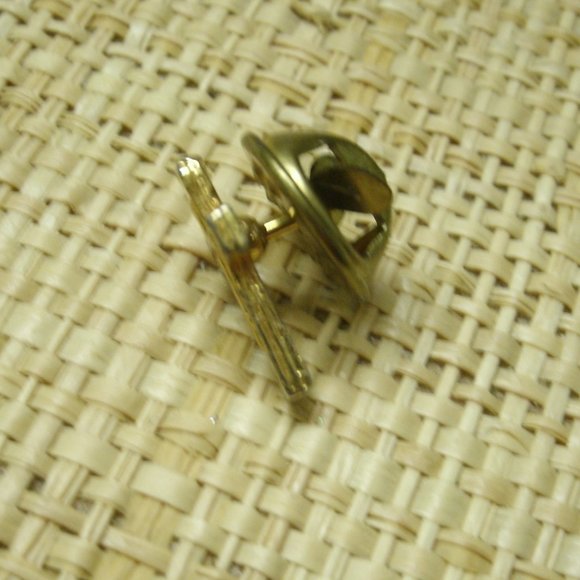 Vintage Gold Metal Cross Tie Tack or Lapel Pin - Picture 3 of 10